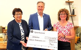 Sonja Kellner 1. Vorsitzende , Präsident Tobias Bayer, Juliane Schießl-Götz – Schatzmeisterin 