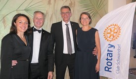 Hildegard und Tobias Bayer und Thomas mit Barbara Glöckler
