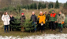 Präsident Tobias Baier (4.v.l.) mit Carl Graf zu Eltz (4.v. r.) mit Mitgliedern des RC und Vertretern der Lebenshilfe 