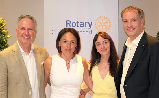 Tobias und Hildegard Bayer mit Dr. Kathrin und Dr. Marvin Schwarz